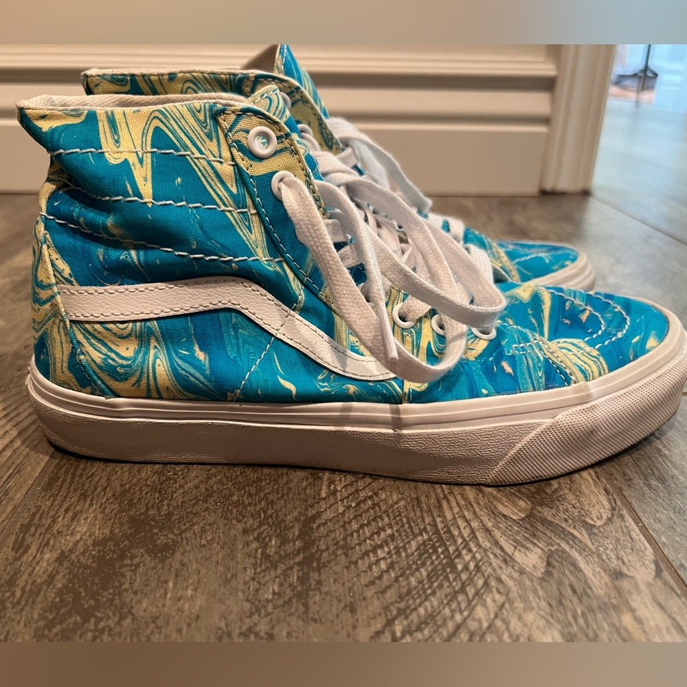 High top/tiedye Vans 8.0 (women)/6.5 (men)